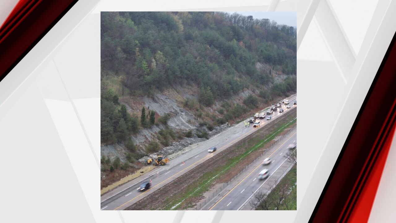 Mudslide closes lane of Gene Snyder Freeway near Fairdale